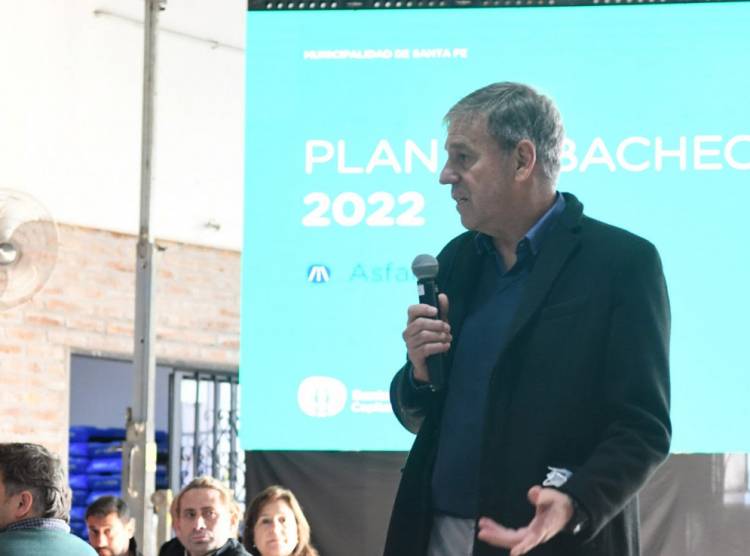 Emilio Jatón presentó el Plan Integral de Bacheo 2022