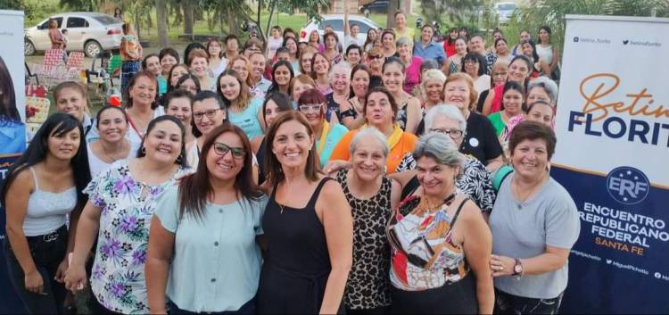 Florito agasajó a las mujeres de Reconquista, Avellaneda y Villa Ocampo 