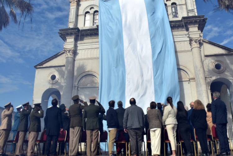 La ciudad conmemoró el Día de la Bandera