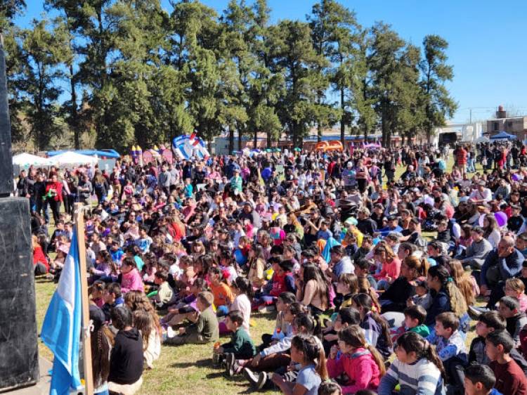 Una multitud de familias disfrutaron del Paseo Recreativo en el Batallón I