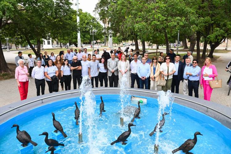 Se replicaron las emblemáticas figuras de la Fuente con Biguás de la Plaza 25 de Mayo 